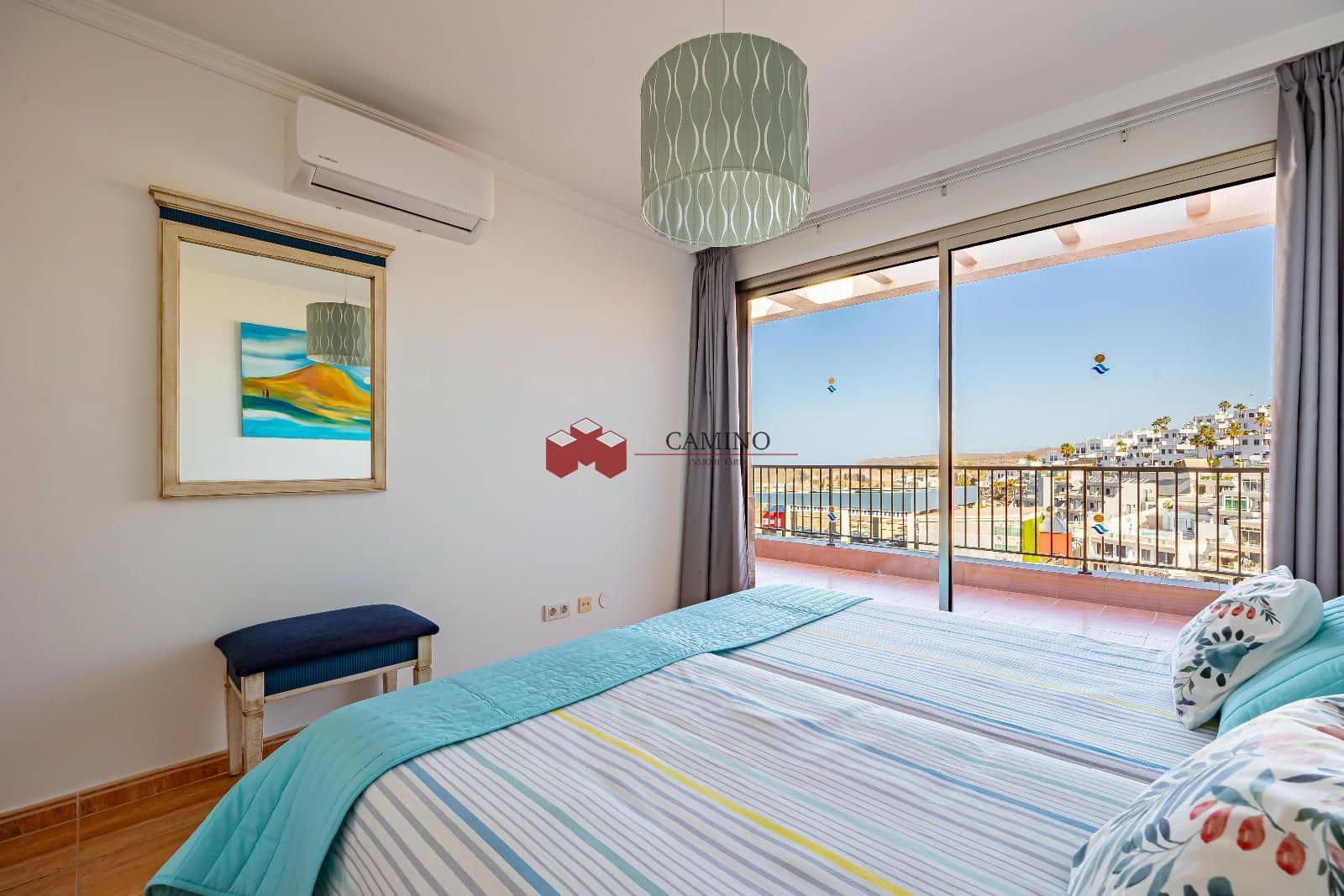 Appartement de 2 chambres à louer à Amadores avec piscine garage - 1 000 € (Ref: 9816785)