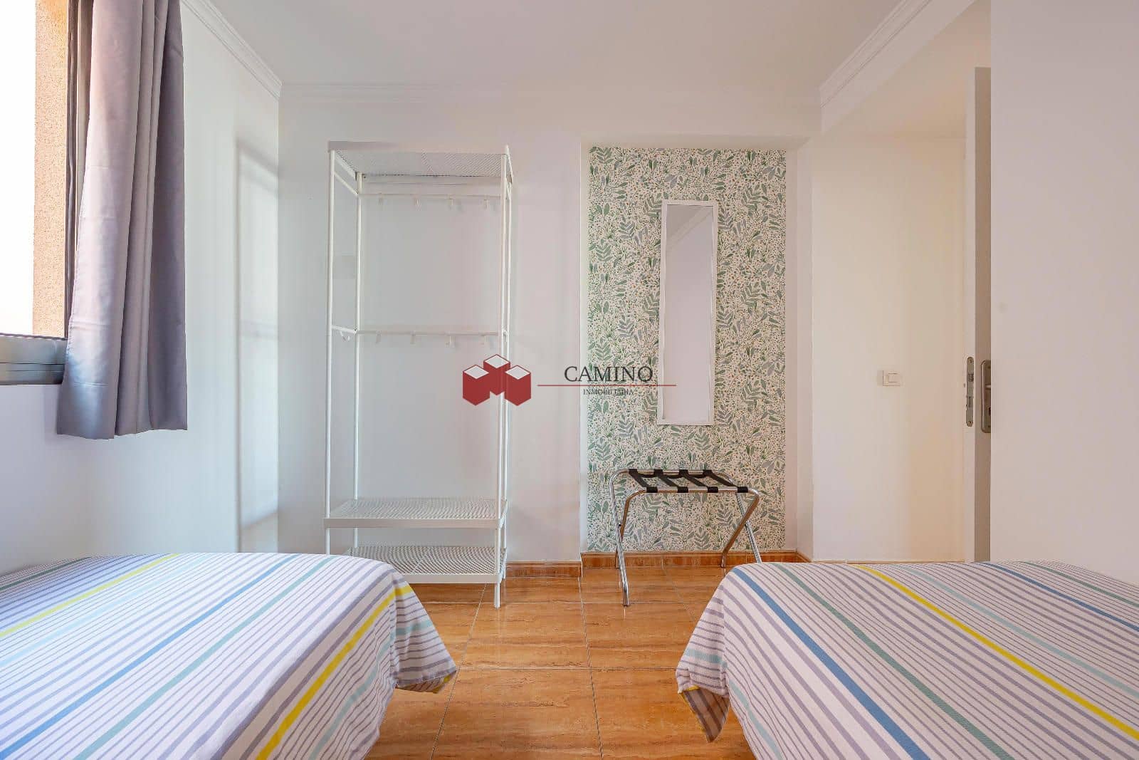 Appartement de 2 chambres à louer à Amadores avec piscine garage - 1 000 € (Ref: 9816785)