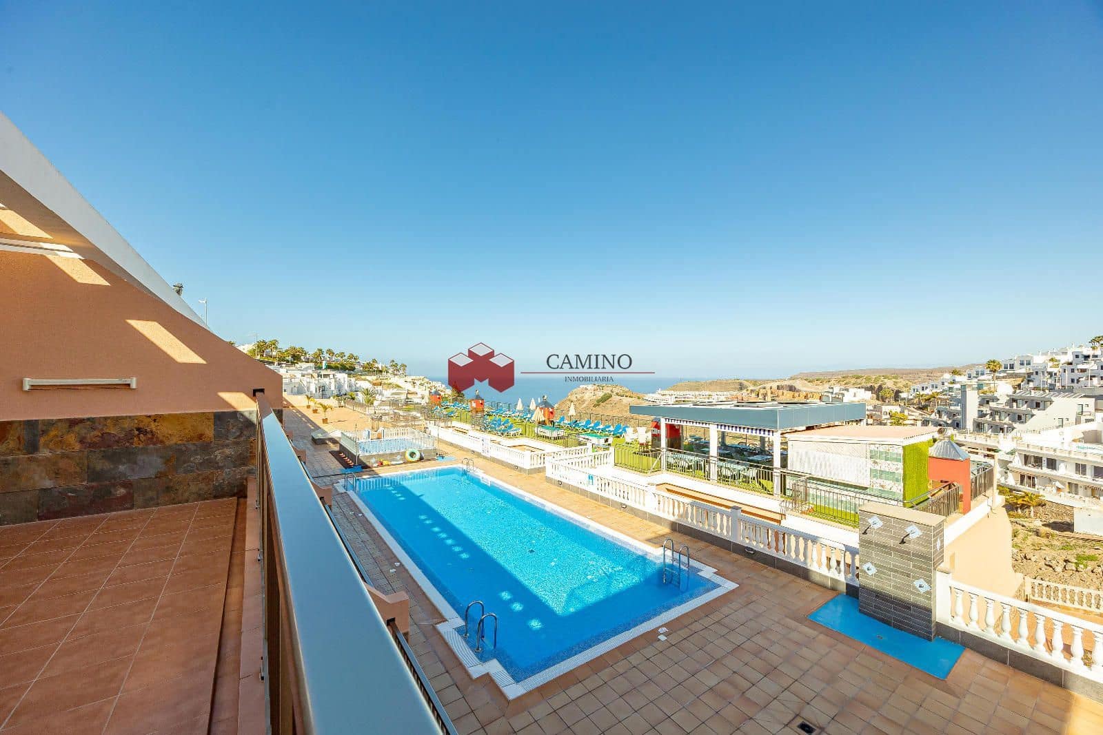 Appartement de 2 chambres à louer à Amadores avec piscine garage - 1 000 € (Ref: 9816785)