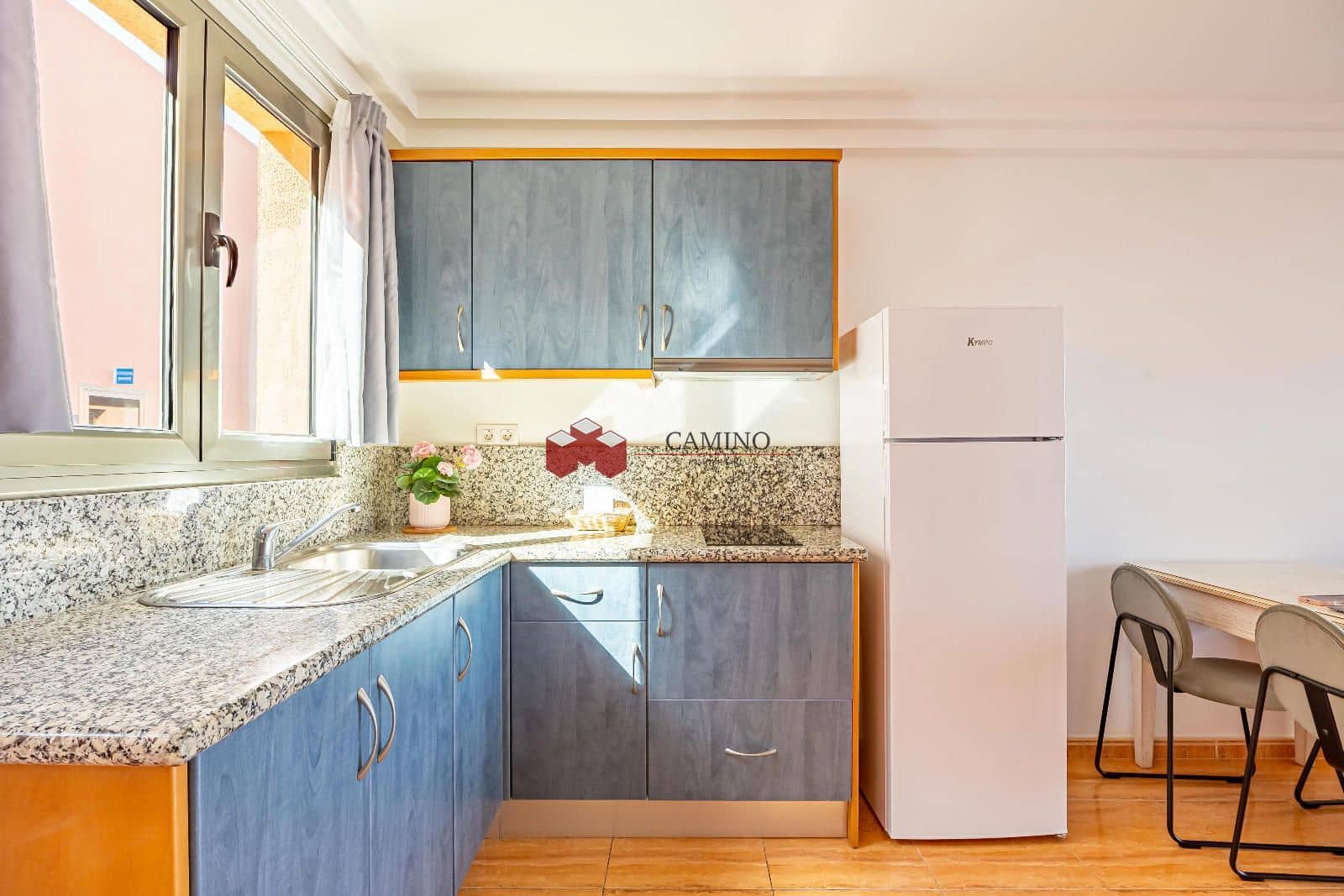 Appartement de 2 chambres à louer à Amadores avec piscine garage - 1 000 € (Ref: 9816785)