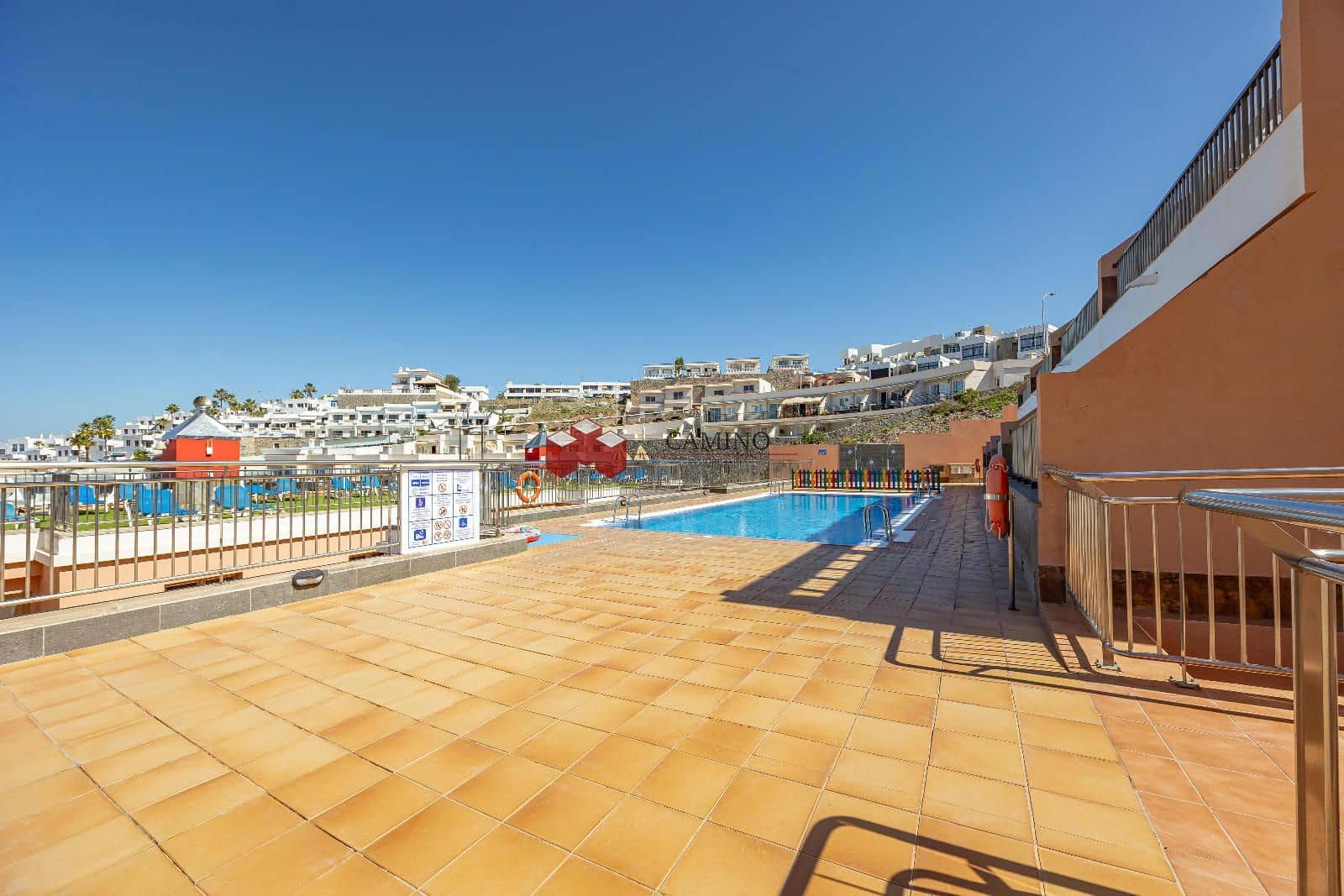 Appartement de 2 chambres à louer à Amadores avec piscine garage - 1 000 € (Ref: 9816785)