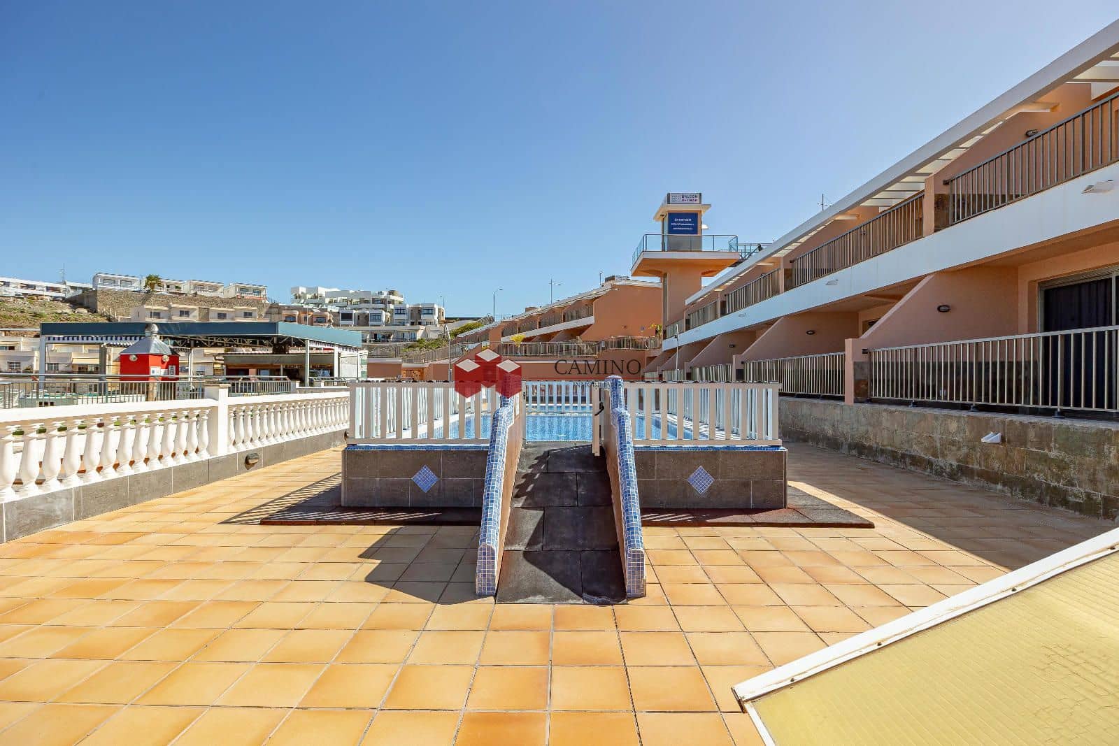 Appartement de 2 chambres à louer à Amadores avec piscine garage - 1 000 € (Ref: 9816785)