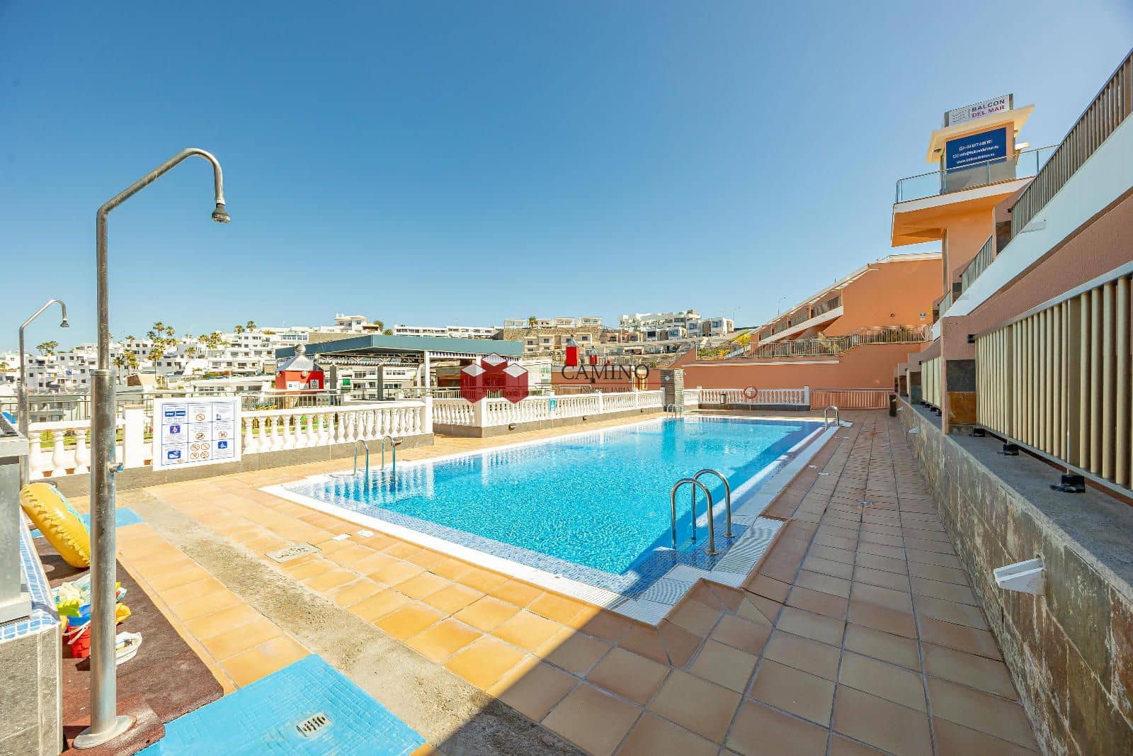 Appartement de 2 chambres à louer à Amadores avec piscine garage - 1 000 € (Ref: 9816785)