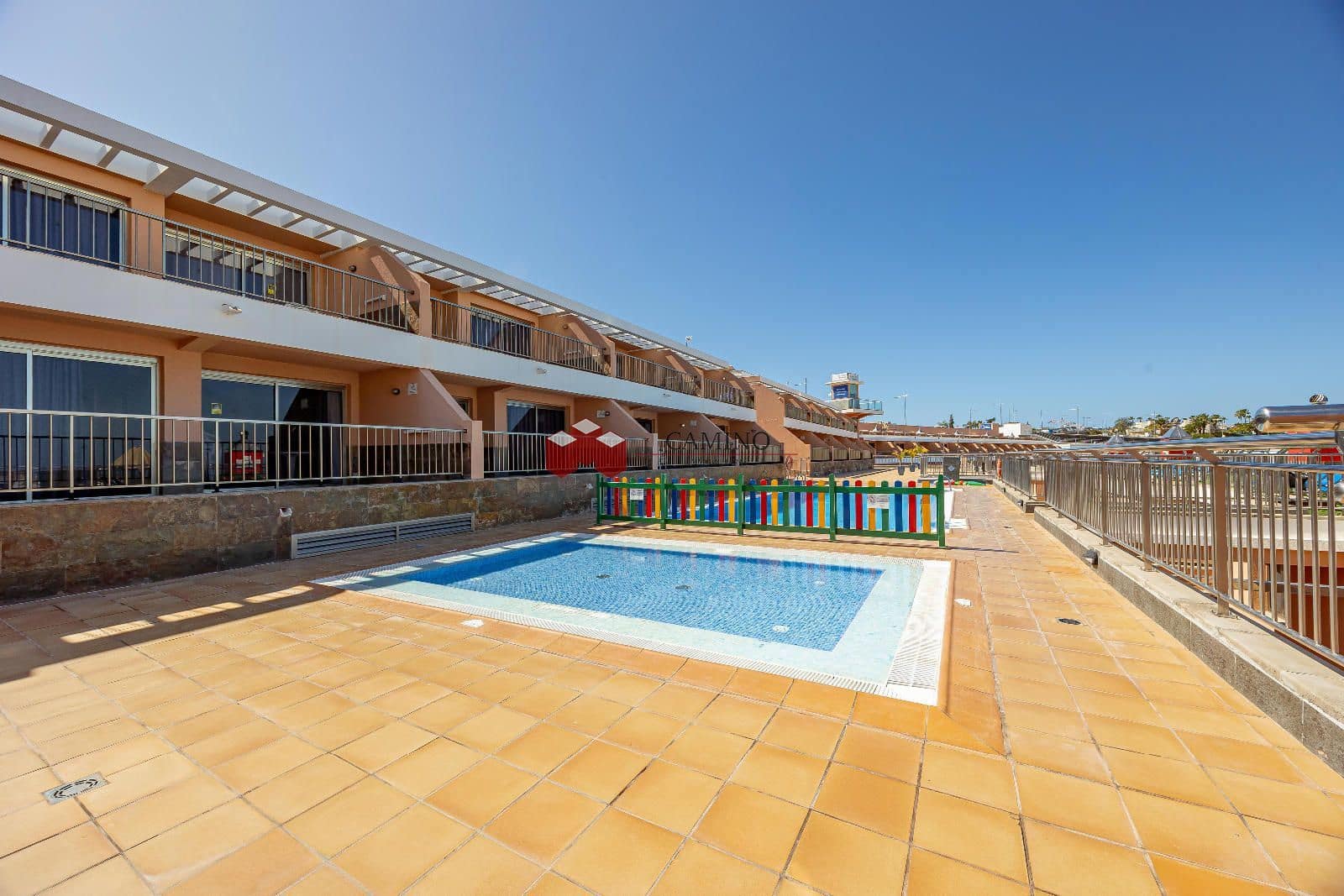 Appartement de 2 chambres à louer à Amadores avec piscine garage - 1 000 € (Ref: 9816785)
