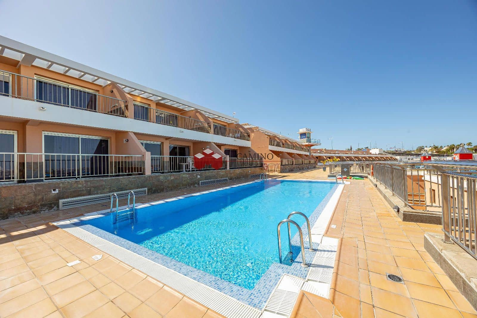 Appartement de 2 chambres à louer à Amadores avec piscine garage - 1 000 € (Ref: 9816785)