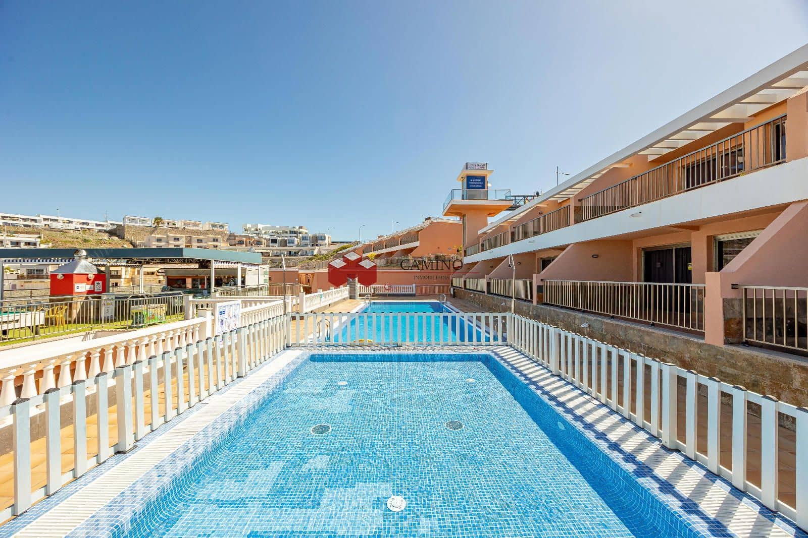 Appartement de 2 chambres à louer à Amadores avec piscine garage - 1 000 € (Ref: 9816785)