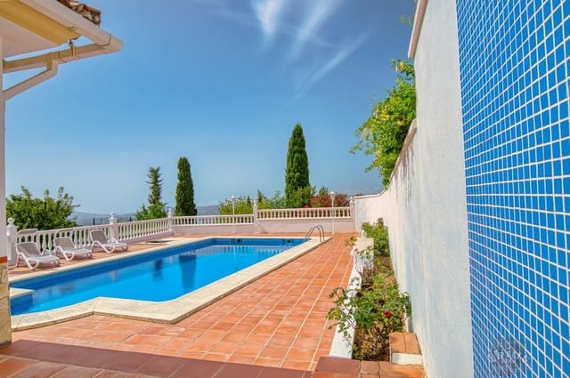 4 soveværelse Villa til salg i Periana med swimmingpool - € 440.000 (Ref: 10180854)