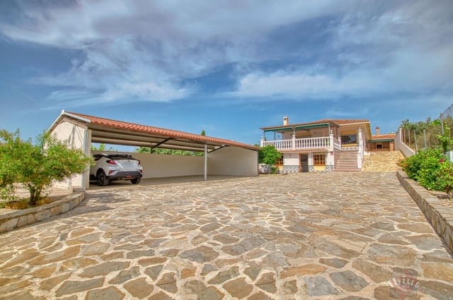 4 soveværelse Villa til salg i Periana med swimmingpool - € 440.000 (Ref: 10180854)