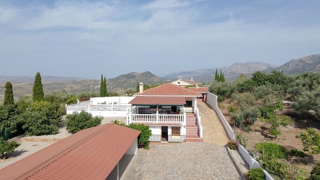 4 soveværelse Villa til salg i Periana med swimmingpool - € 440.000 (Ref: 10180854)