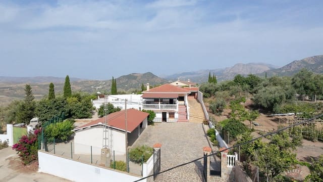 4 soveværelse Villa til salg i Periana med swimmingpool - € 440.000 (Ref: 10180854)