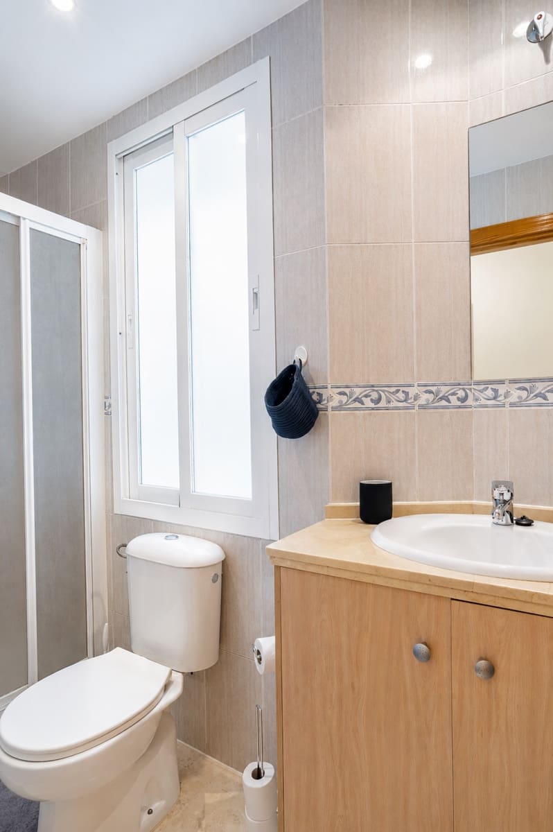 2 bedroom Apartment for sale in Fuengirola - € 299,000 (Ref: 9921040)