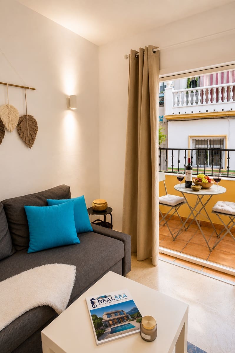 2 bedroom Apartment for sale in Fuengirola - € 299,000 (Ref: 9921040)