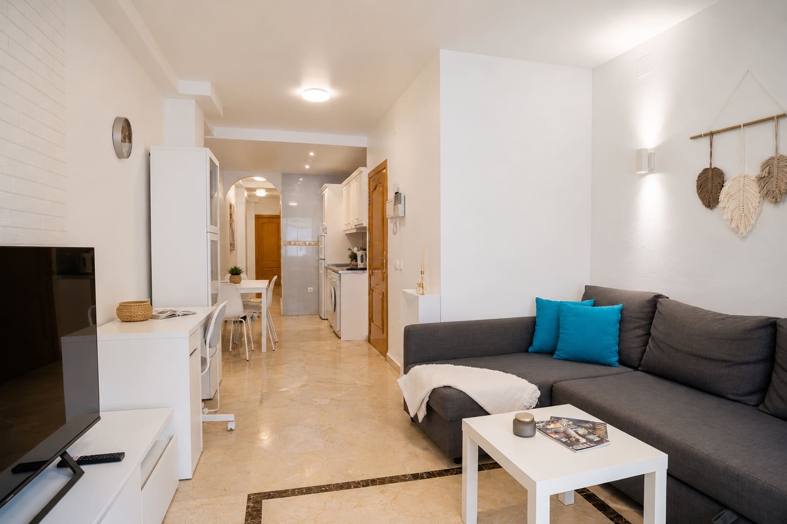 2 bedroom Apartment for sale in Fuengirola - € 299,000 (Ref: 9921040)
