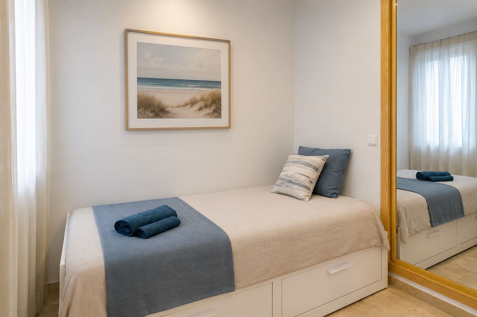 2 bedroom Apartment for sale in Fuengirola - € 299,000 (Ref: 9921040)