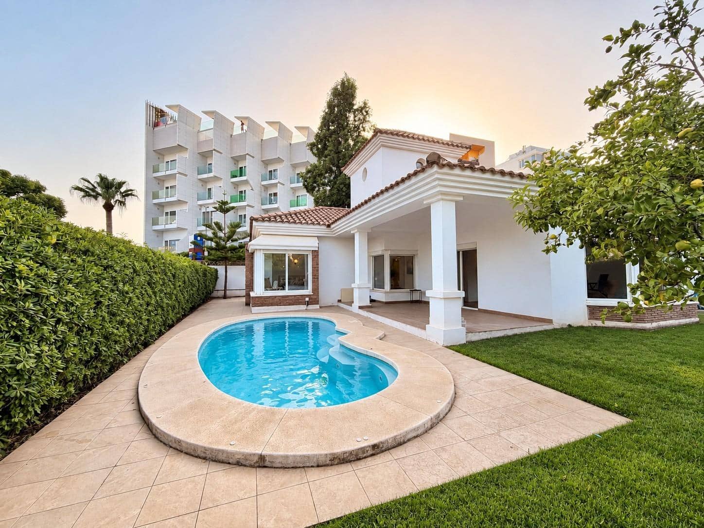 3 soverom Villa til salgs i Benalmadena med svømmebasseng garasje - € 1 193 000 (Ref: 10004159)