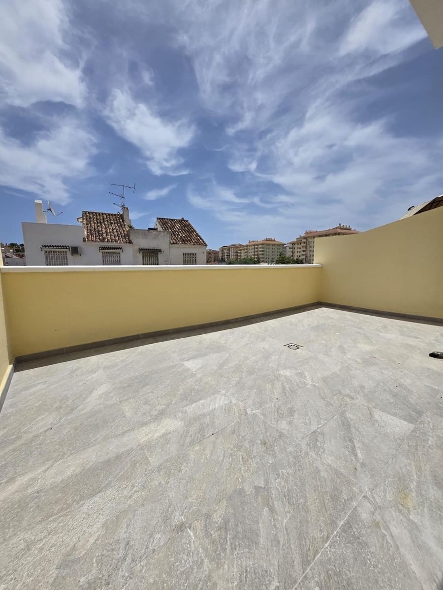 4 Zimmer Reihenhaus zu vermieten in Fuengirola mit Pool Garage - 2.800 € (Ref: 10005620)