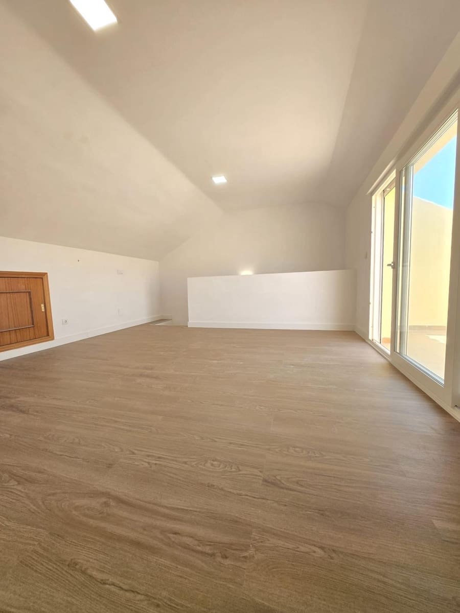 4 Zimmer Reihenhaus zu vermieten in Fuengirola mit Pool Garage - 2.800 € (Ref: 10005620)