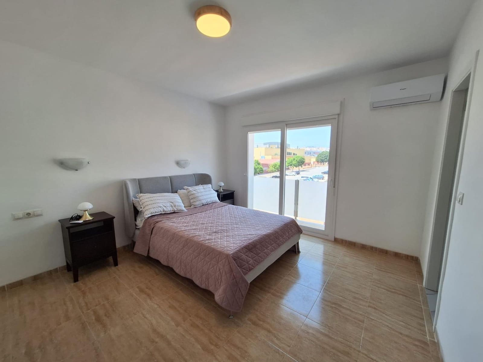 4 Zimmer Reihenhaus zu vermieten in Fuengirola mit Pool Garage - 2.800 € (Ref: 10005620)