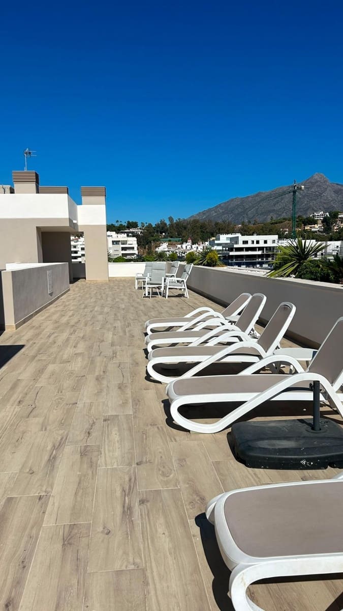 Piso de 3 habitaciones en San Pedro de Alcantara en alquiler con piscina garaje - 3.000 € (Ref: 10007193)