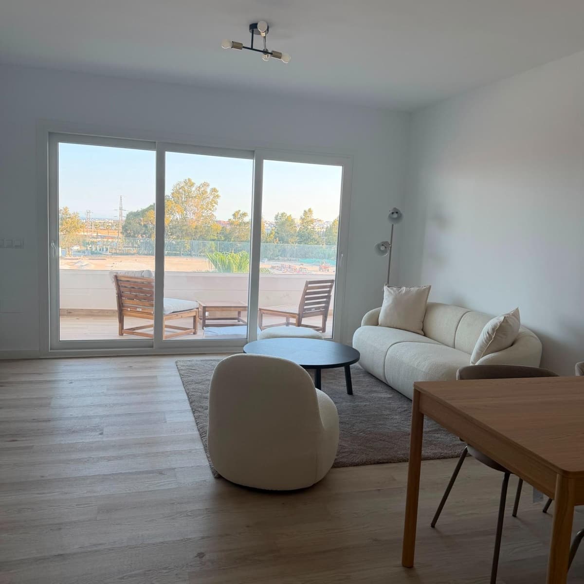 Piso de 3 habitaciones en San Pedro de Alcantara en alquiler con piscina garaje - 3.000 € (Ref: 10007193)