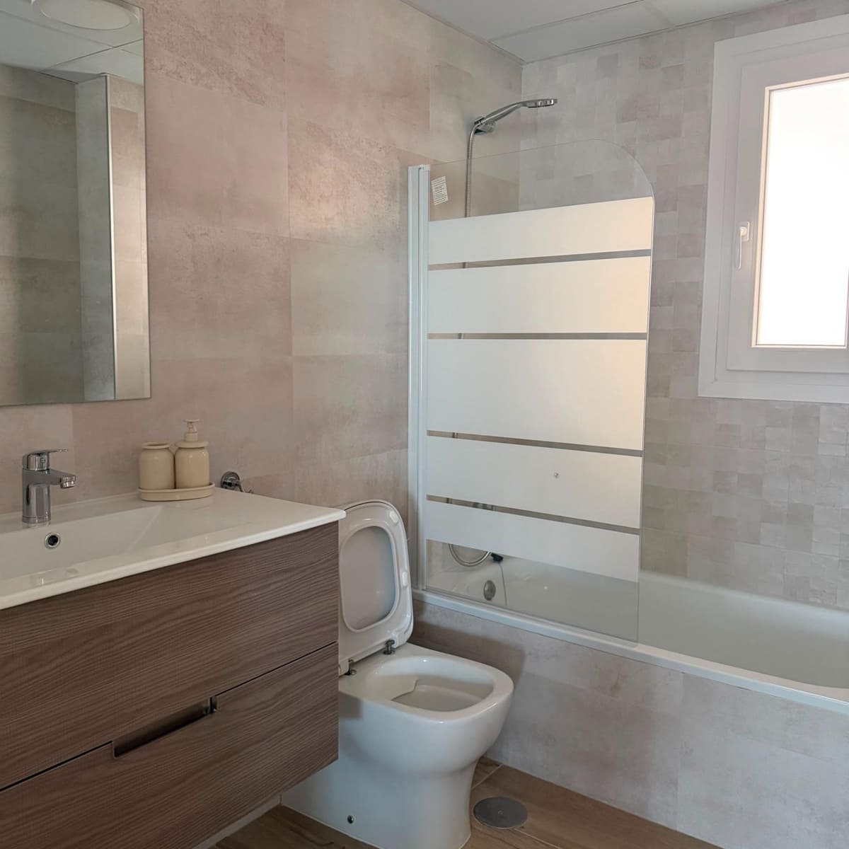 Piso de 3 habitaciones en San Pedro de Alcantara en alquiler con piscina garaje - 3.000 € (Ref: 10007193)