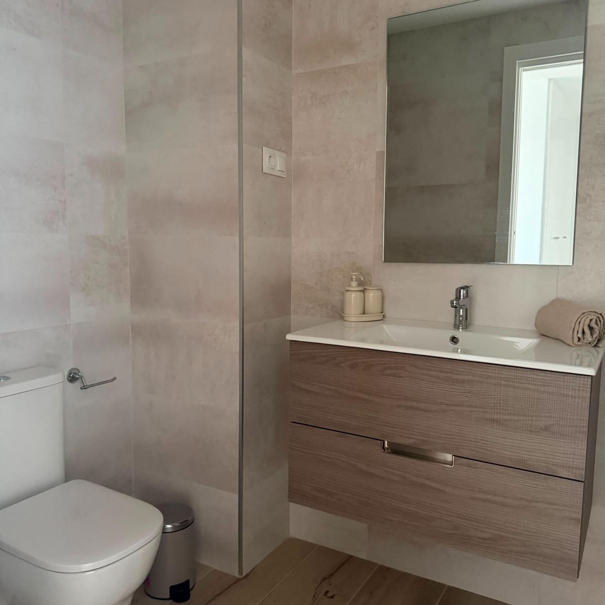 Piso de 3 habitaciones en San Pedro de Alcantara en alquiler con piscina garaje - 3.000 € (Ref: 10007193)