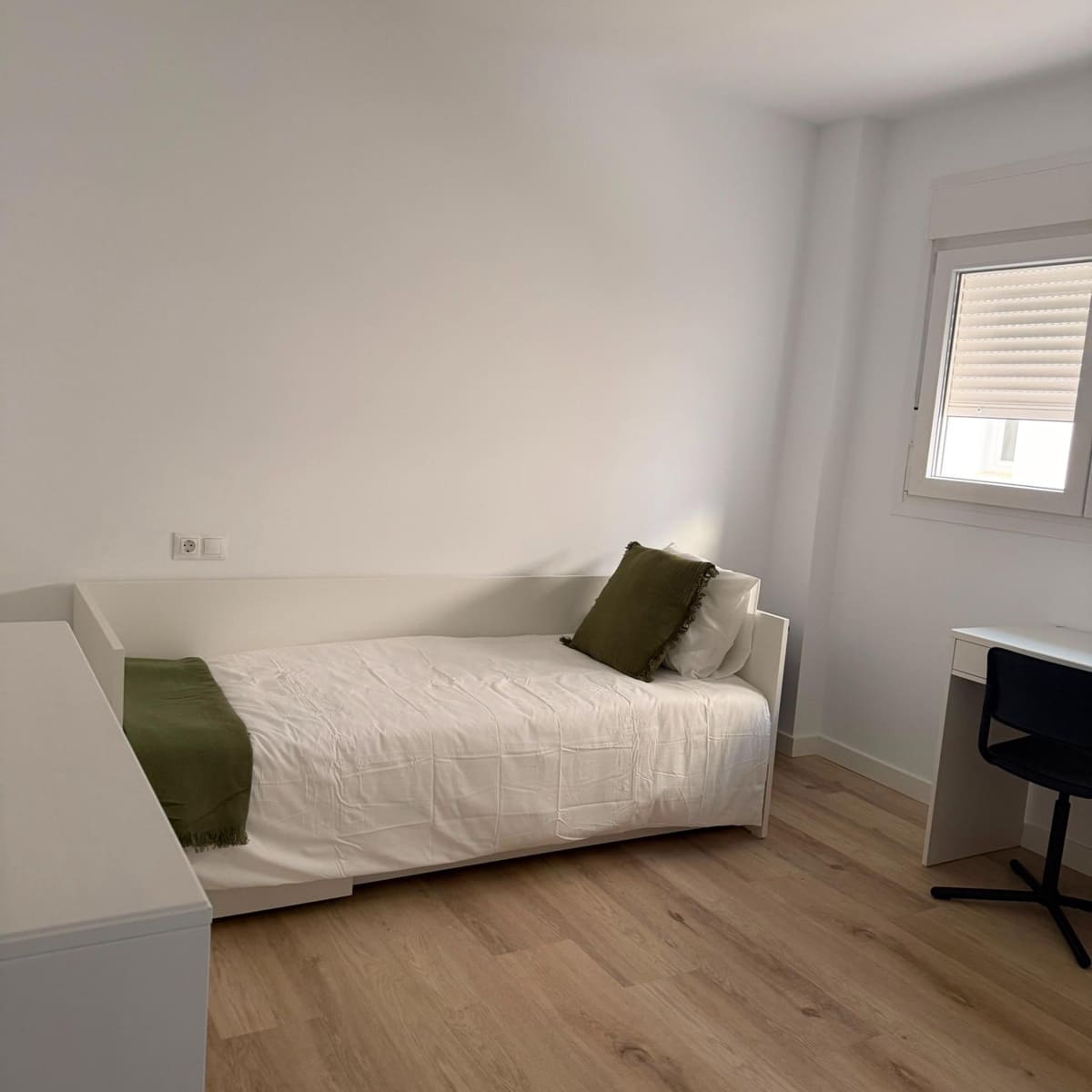 Piso de 3 habitaciones en San Pedro de Alcantara en alquiler con piscina garaje - 3.000 € (Ref: 10007193)