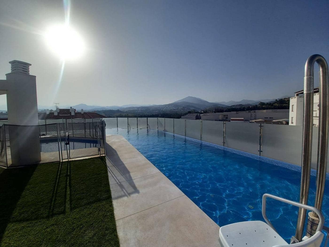 Piso de 3 habitaciones en San Pedro de Alcantara en alquiler con piscina garaje - 3.000 € (Ref: 10007193)