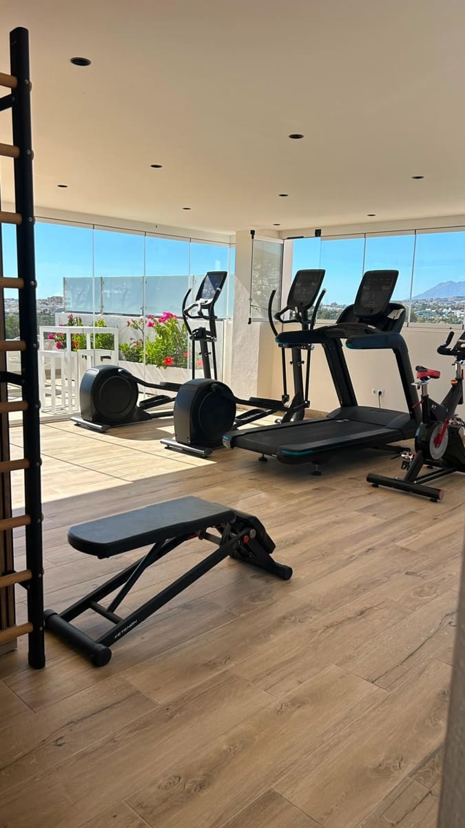 2 sovrum Lägenhet att hyra i San Pedro de Alcantara med pool garage - 2 300 € (Ref: 10007194)