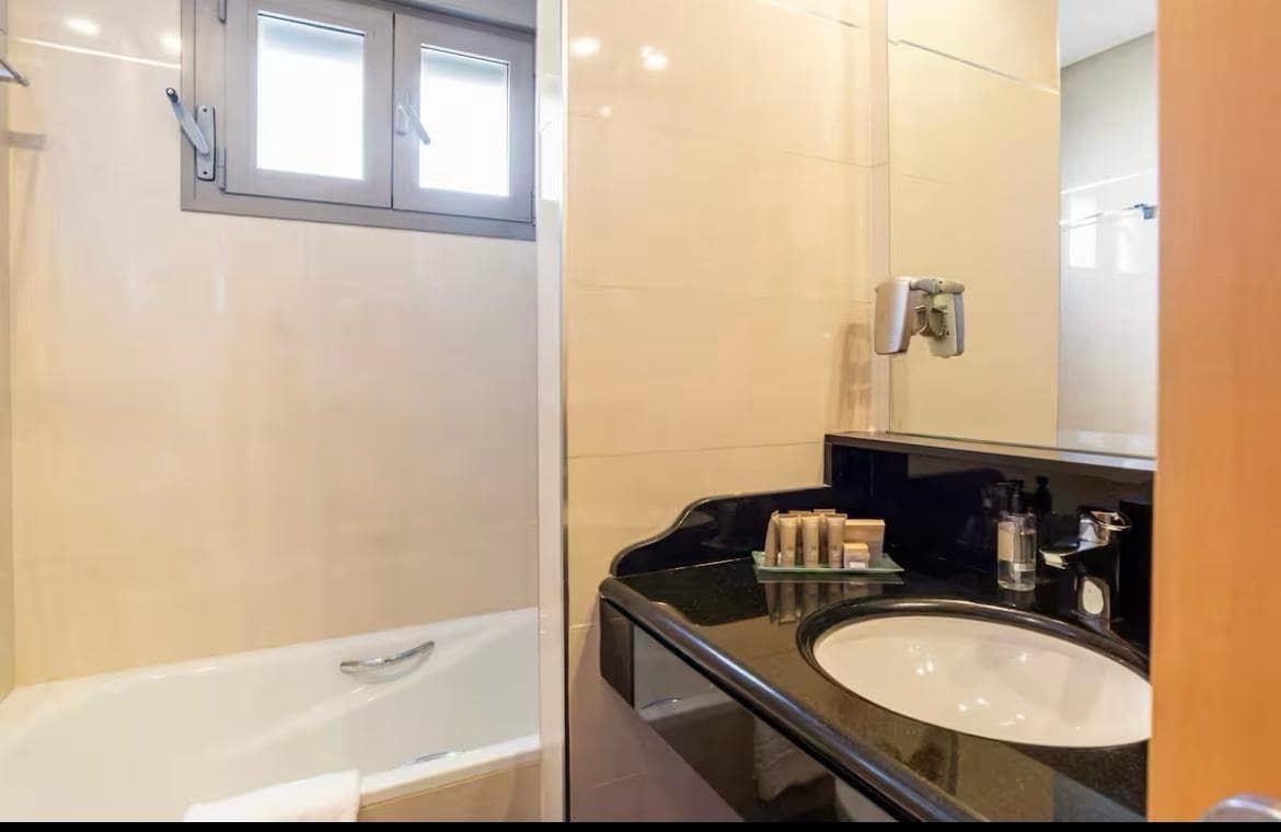 2 Zimmer Wohnung zu vermieten in Torrequebrada mit Pool Garage - 2.000 € (Ref: 10038382)