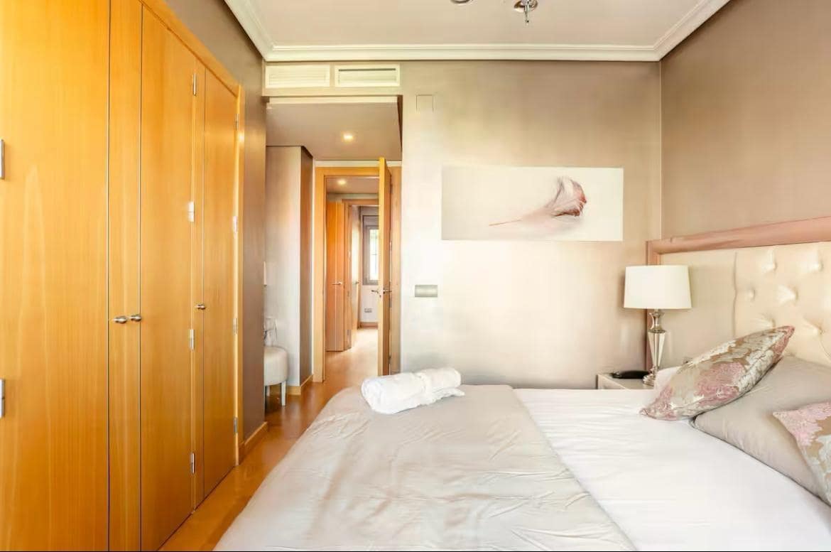 2 Zimmer Wohnung zu vermieten in Torrequebrada mit Pool Garage - 2.000 € (Ref: 10038382)