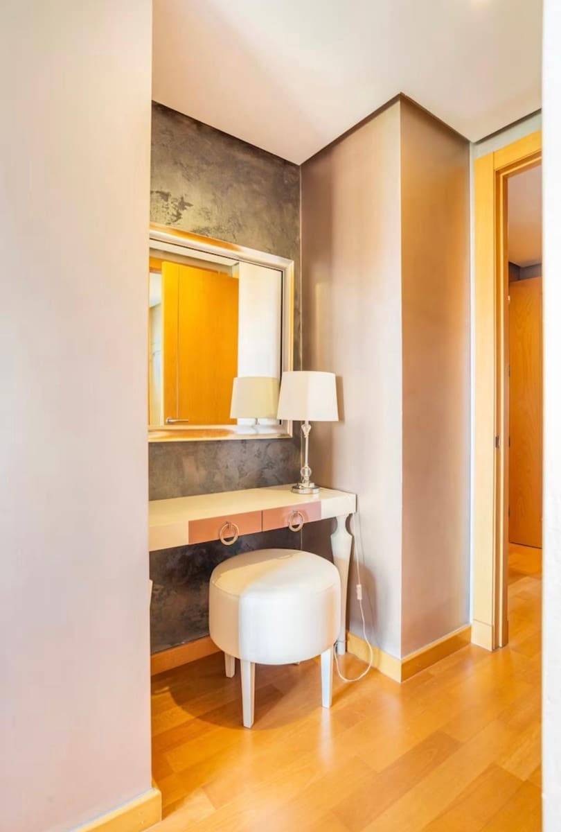 2 Zimmer Wohnung zu vermieten in Torrequebrada mit Pool Garage - 2.000 € (Ref: 10038382)