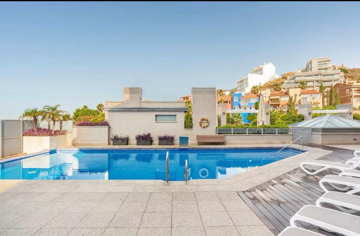 2 Zimmer Wohnung zu vermieten in Torrequebrada mit Pool Garage - 2.000 € (Ref: 10038382)