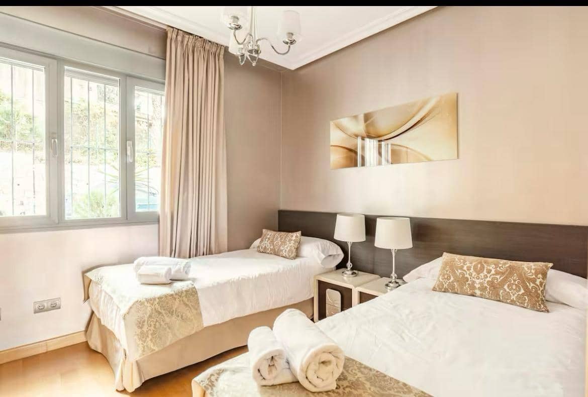 2 Zimmer Wohnung zu vermieten in Torrequebrada mit Pool Garage - 2.000 € (Ref: 10038382)