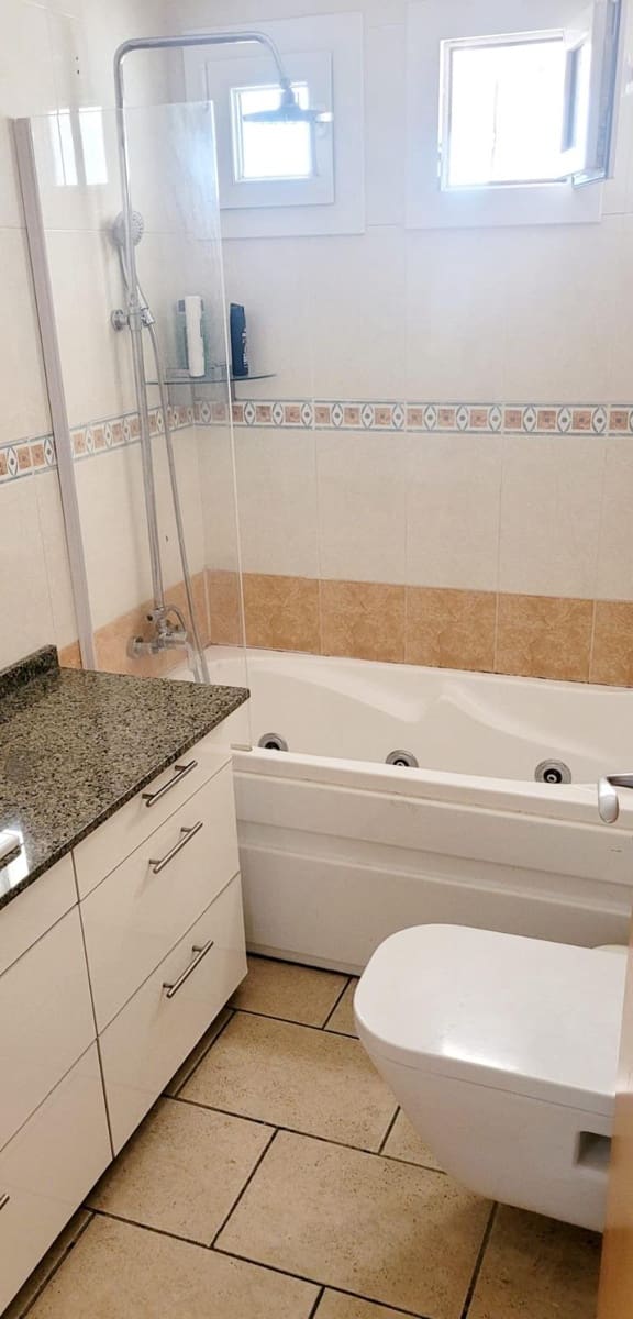 2 bedroom Apartment for rent in Fuengirola with pool - € 1,350 (Ref: 10043016)