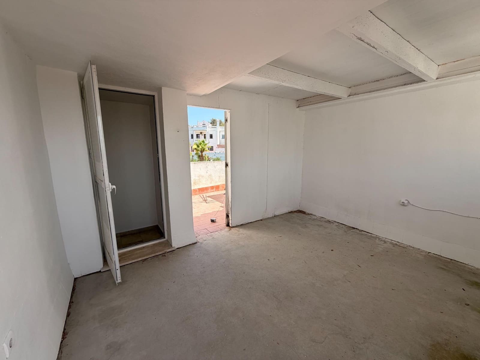 Pareado de 2 habitaciones en La Sierrezuela en venta con piscina garaje - 447.000 € (Ref: 10072585)