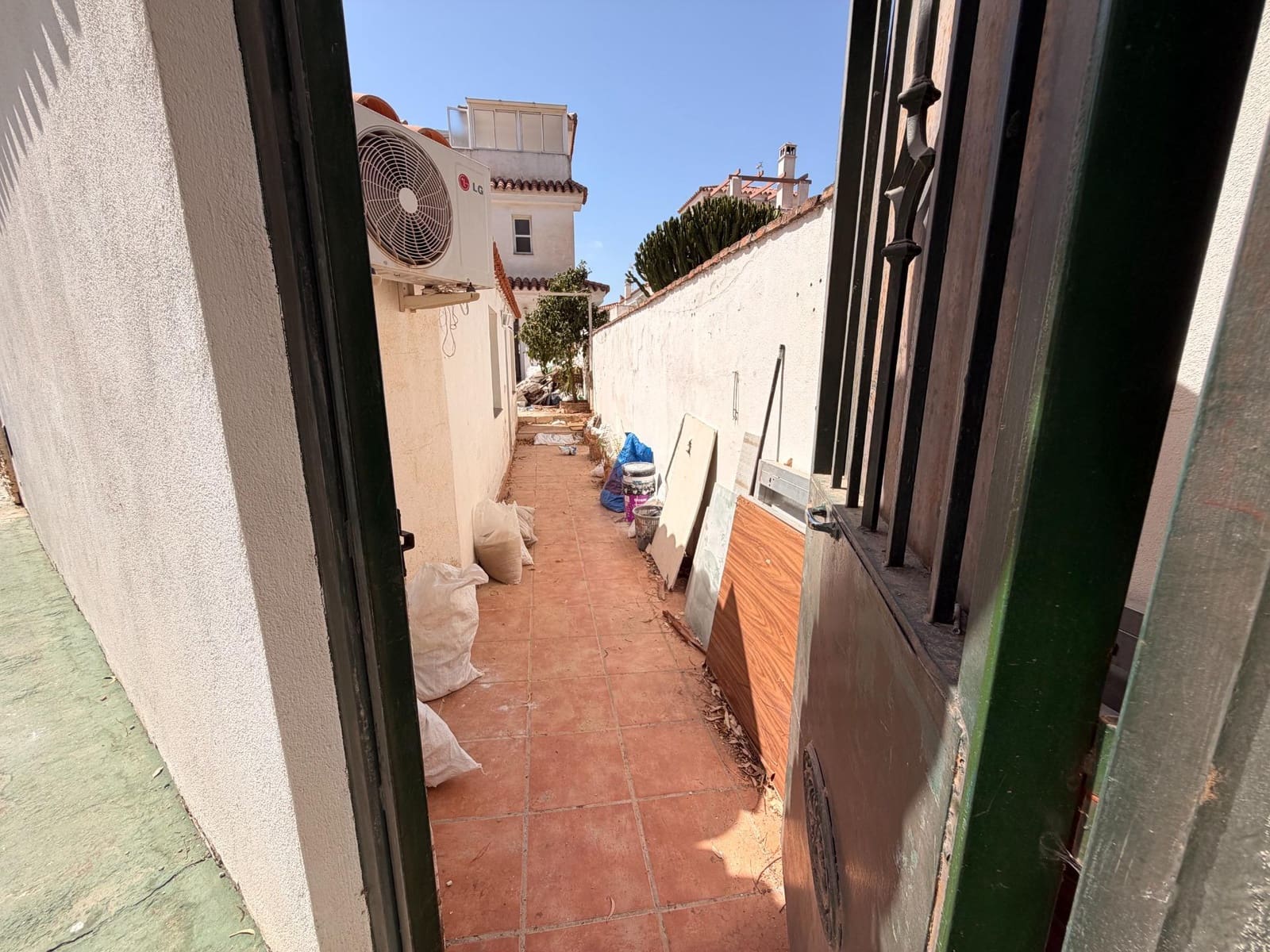 Pareado de 2 habitaciones en La Sierrezuela en venta con piscina garaje - 447.000 € (Ref: 10072585)