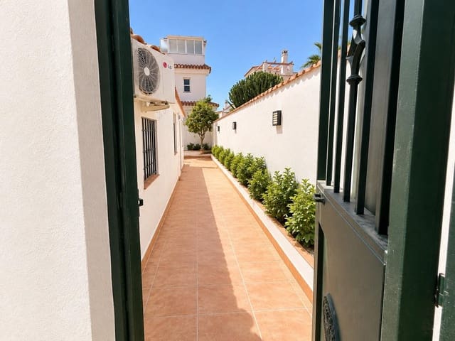 2 makuuhuone Paritalo myytävänä paikassa La Sierrezuela, Mijas mukana uima-altaan 
autotalli - 447 000 € (Ref: 10072585)