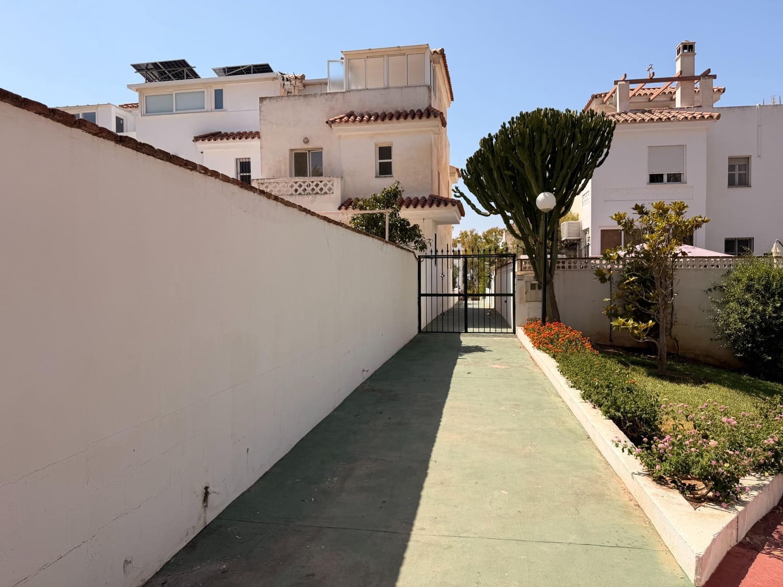 4 bedroom Semi-detached Villa for sale in La Sierrezuela with pool garage - € 447,000 (Ref: 10072585)