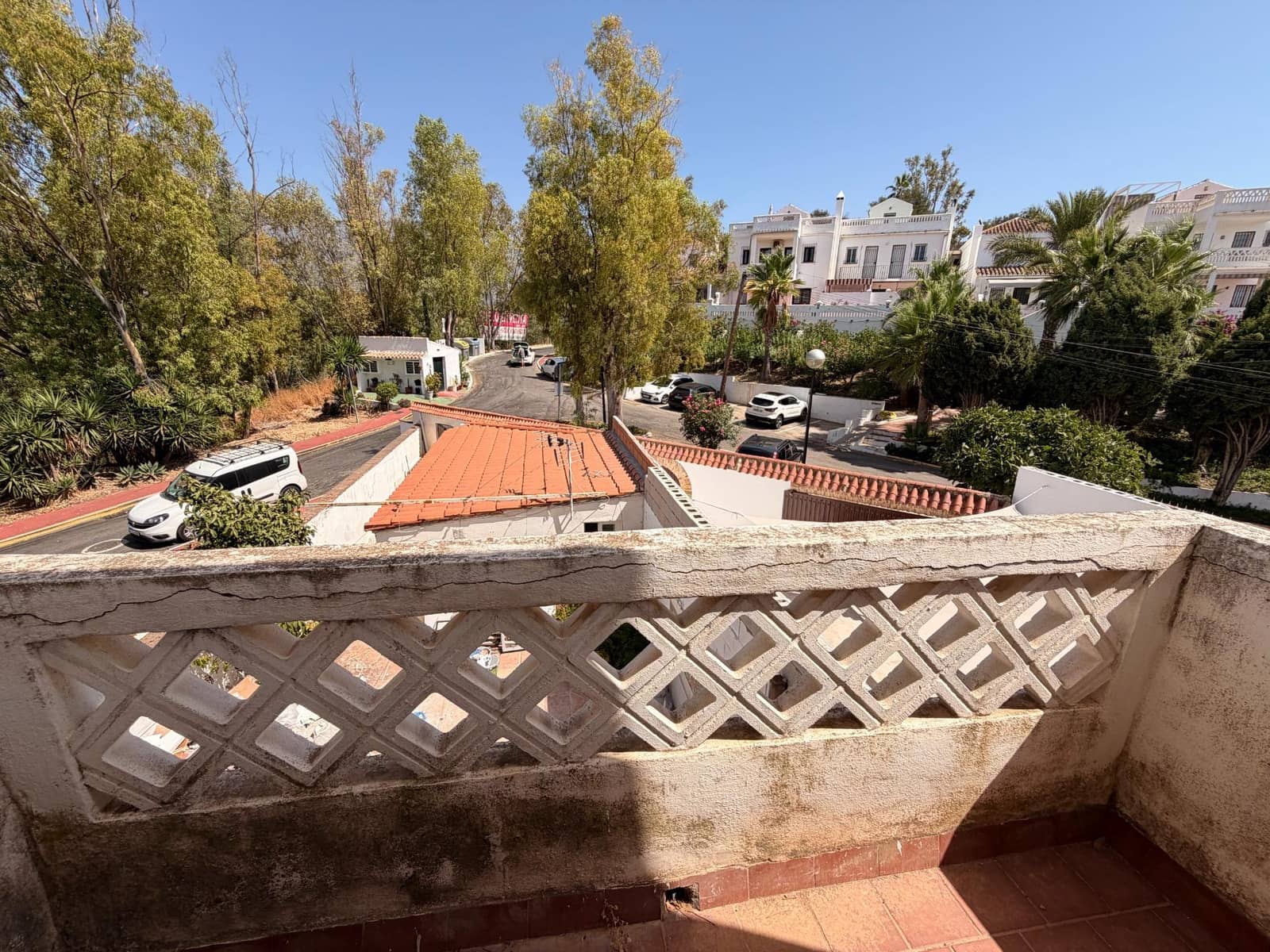 4 bedroom Semi-detached Villa for sale in La Sierrezuela with pool garage - € 447,000 (Ref: 10072585)