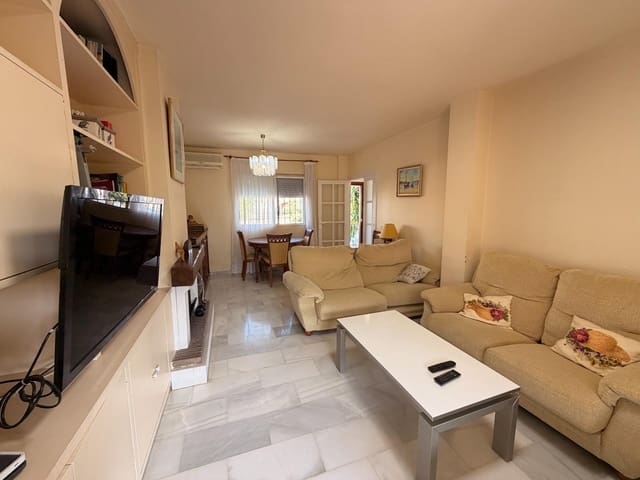 3 sovrum Radhus till salu i Fuengirola med pool garage - 470 000 € (Ref: 10072586)