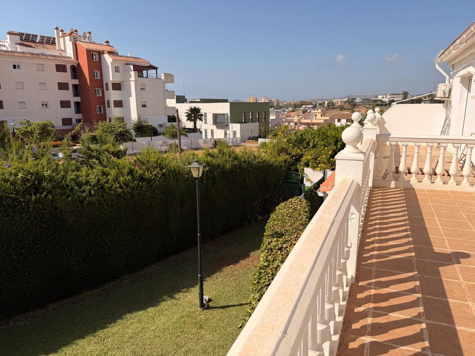 3 sypialnia Dom szeregowy na sprzedaż w Fuengirola z basenem garażem - 470 000 € (Ref: 10072586)