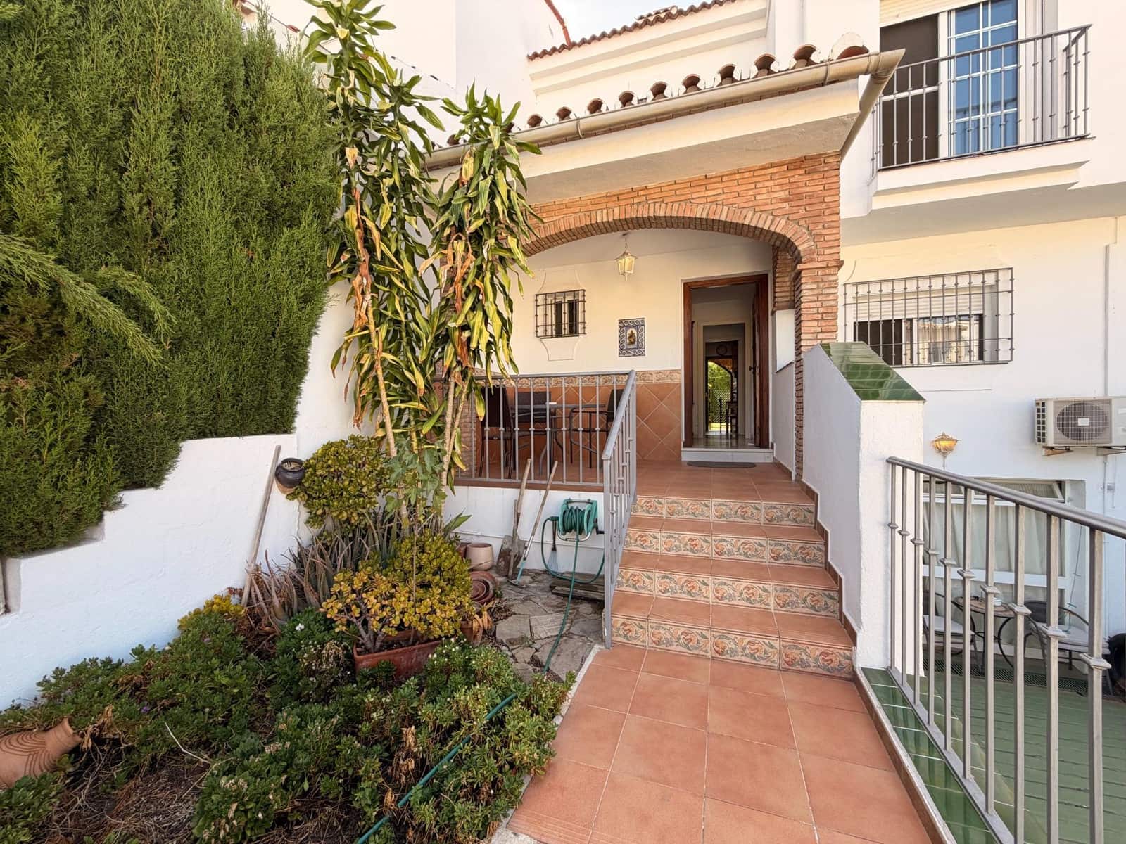 3 sypialnia Dom szeregowy na sprzedaż w Fuengirola z basenem garażem - 470 000 € (Ref: 10072586)