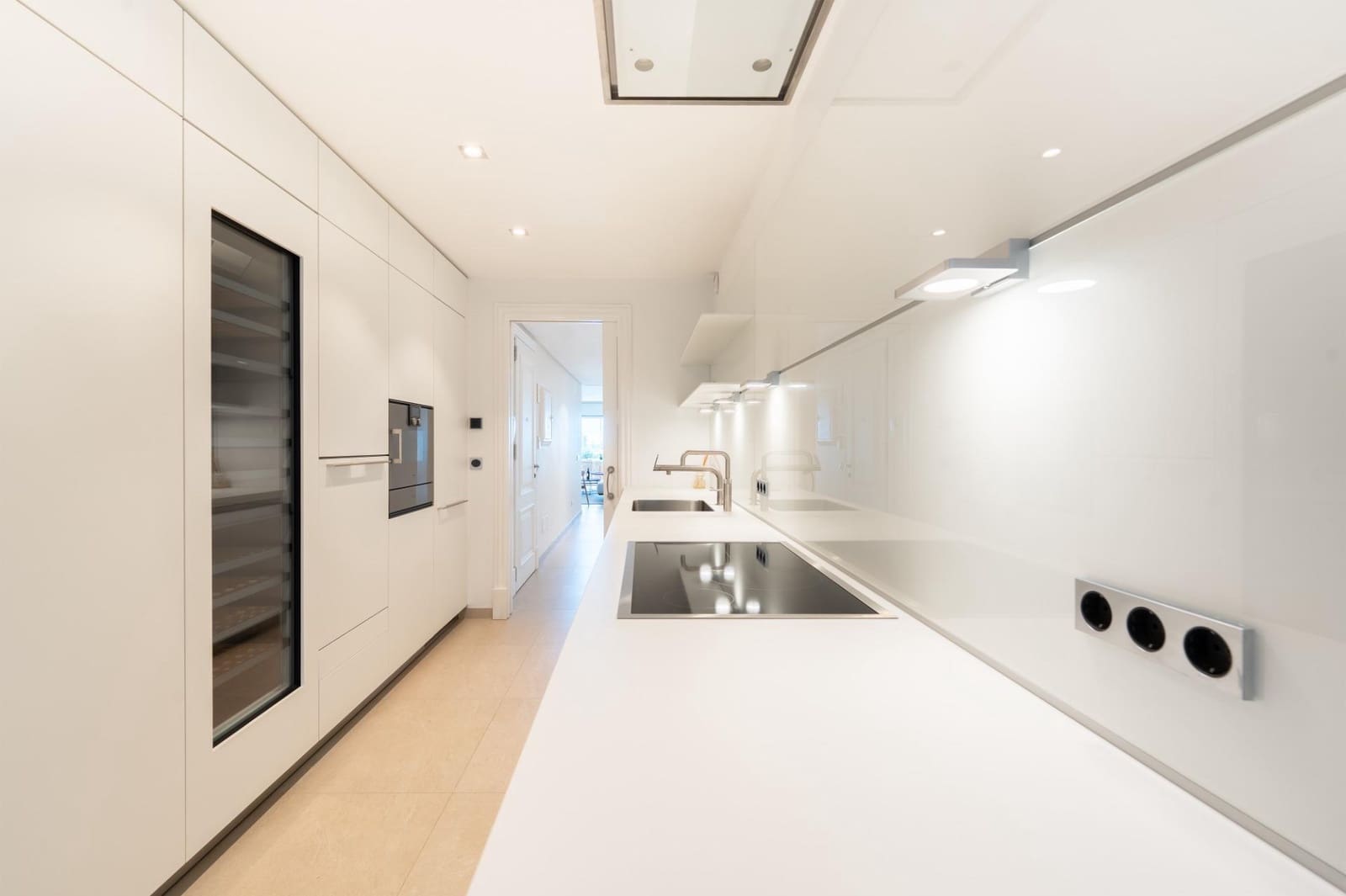 2 quarto Apartamento de Praia para venda em Estepona com piscina garagem - 1 295 000 € (Ref: 10090877)