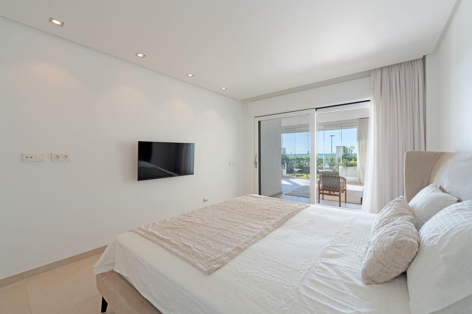 2 quarto Apartamento de Praia para venda em Estepona com piscina garagem - 1 295 000 € (Ref: 10090877)