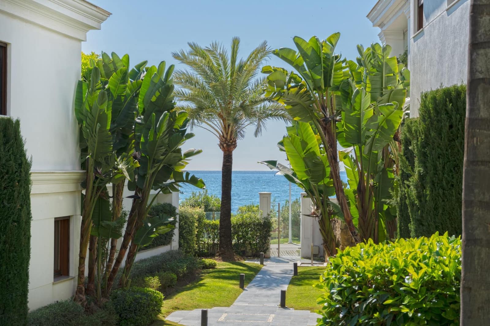 2 quarto Apartamento de Praia para venda em Estepona com piscina garagem - 1 295 000 € (Ref: 10090877)
