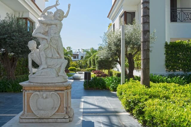 2 quarto Apartamento de Praia para venda em Seghers, Estepona com piscina garagem - 1 295 000 € (Ref: 10090877)