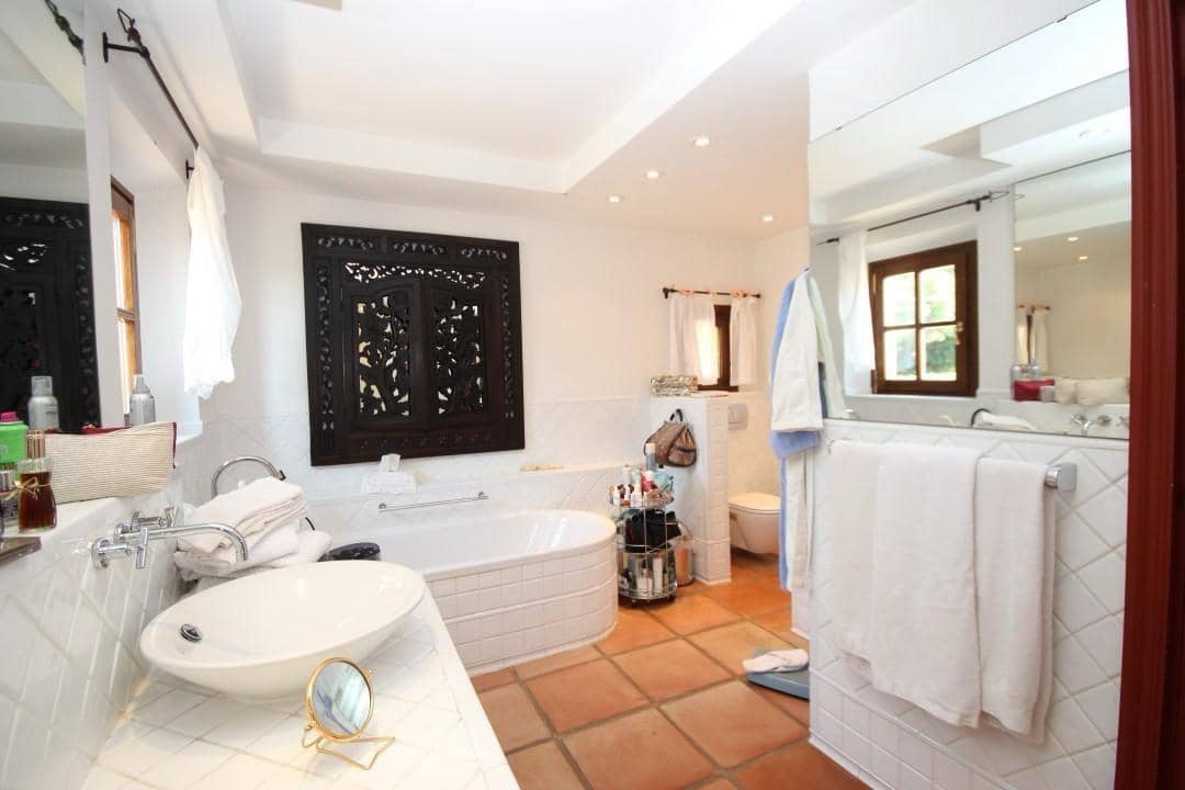 4 Zimmer Villa zu verkaufen in Elviria mit Pool Garage - 1.650.000 € (Ref: 9285420)