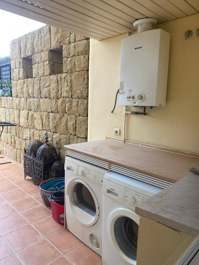 2 bedroom Flat for sale in Mijas with garage - € 470,000 (Ref: 9285423)