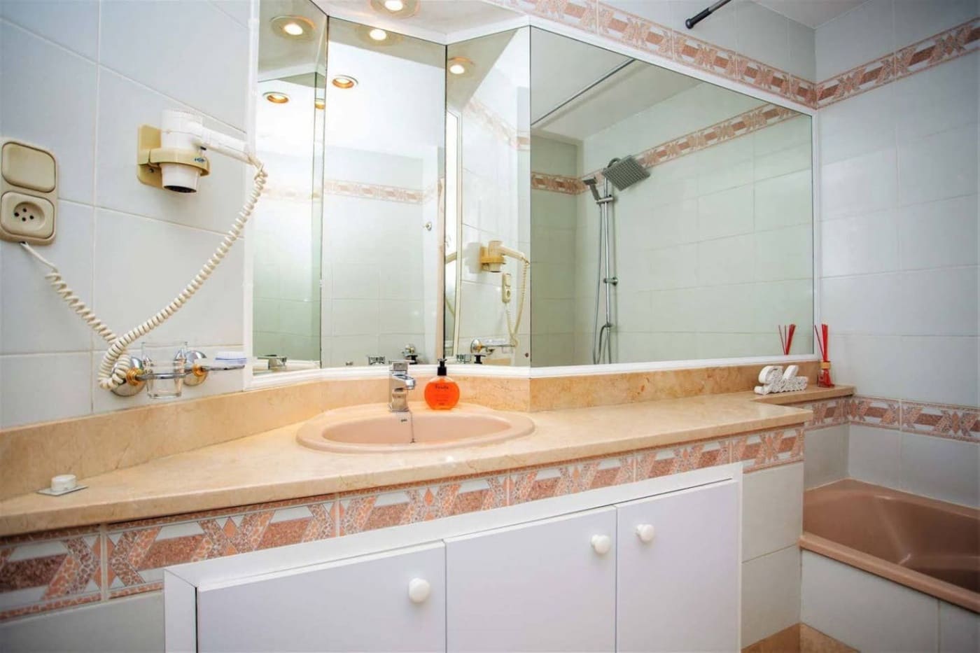 2 Zimmer Wohnung zu vermieten in Mijas Golf mit Pool - 1.200 € (Ref: 9285433)